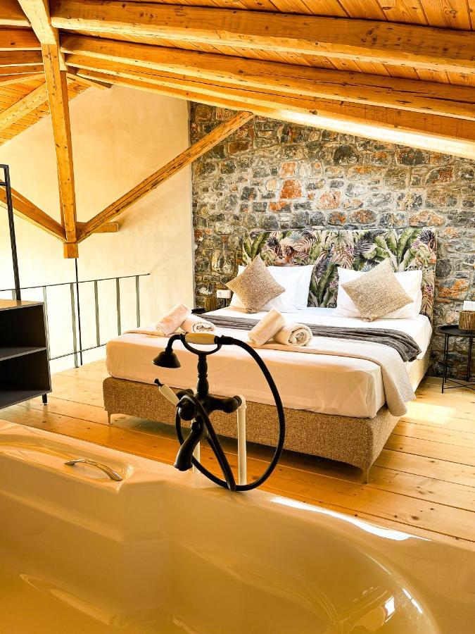 Modern Stone Villas With Swimming Pool Aliveri Exterior foto